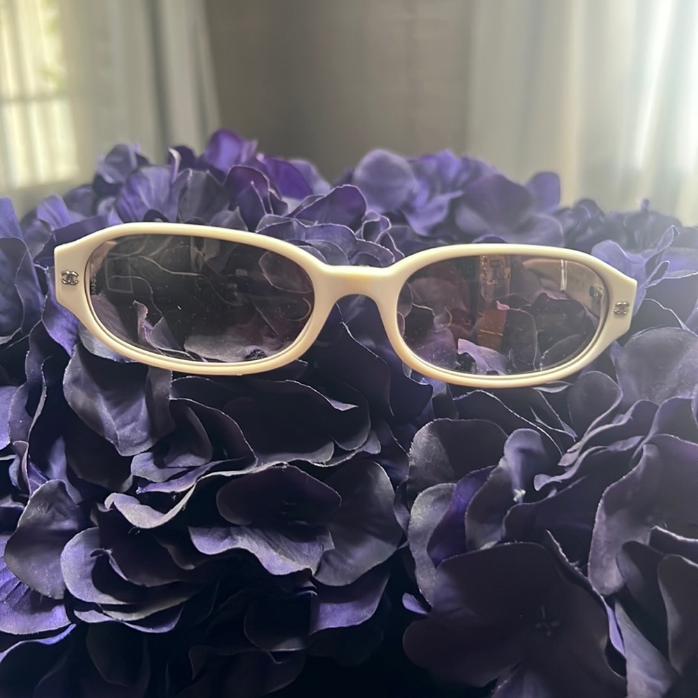 CHANEL Slim Sunglasses‎ w/swarovski Stone at the Frame Original Lens w/hardcase - Picture 3 of 13